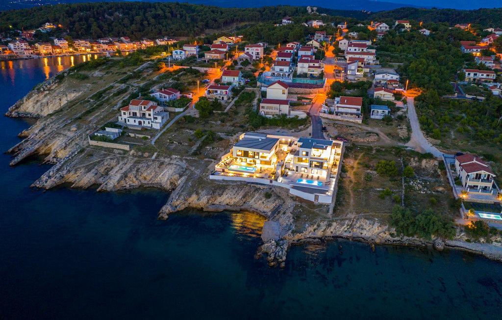 Novigrad Dalmatinski beaches – where to swim and which seaside accommodation to choose?